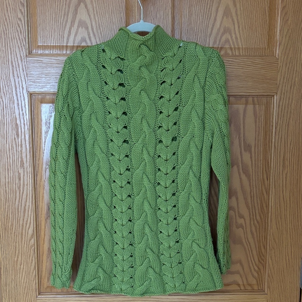 Elegant Neve Designs Wool Green Cable Knit Turtleneck Sweater